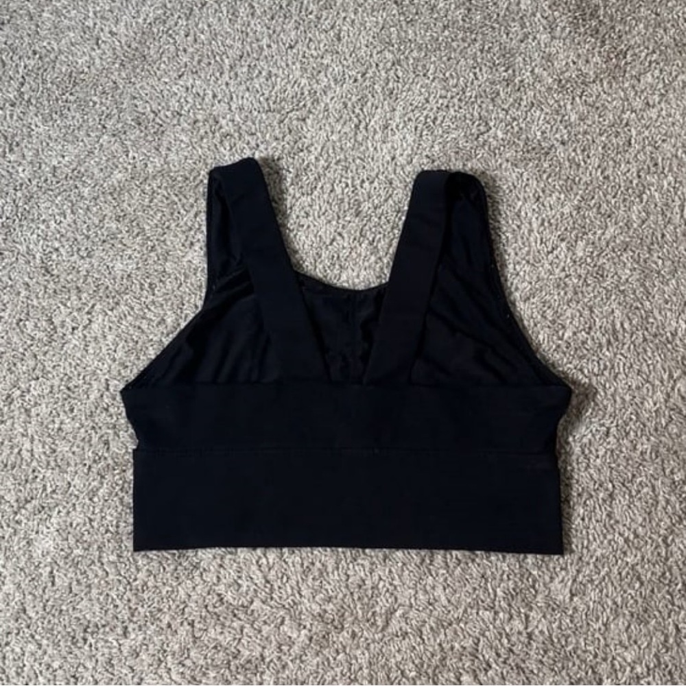 Black Sleeveless Crop Top - Picture 2 of 3